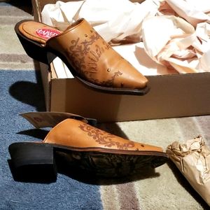 LAREDO WILD SOUL MULE ROWDY BOOTS SIZE 6M